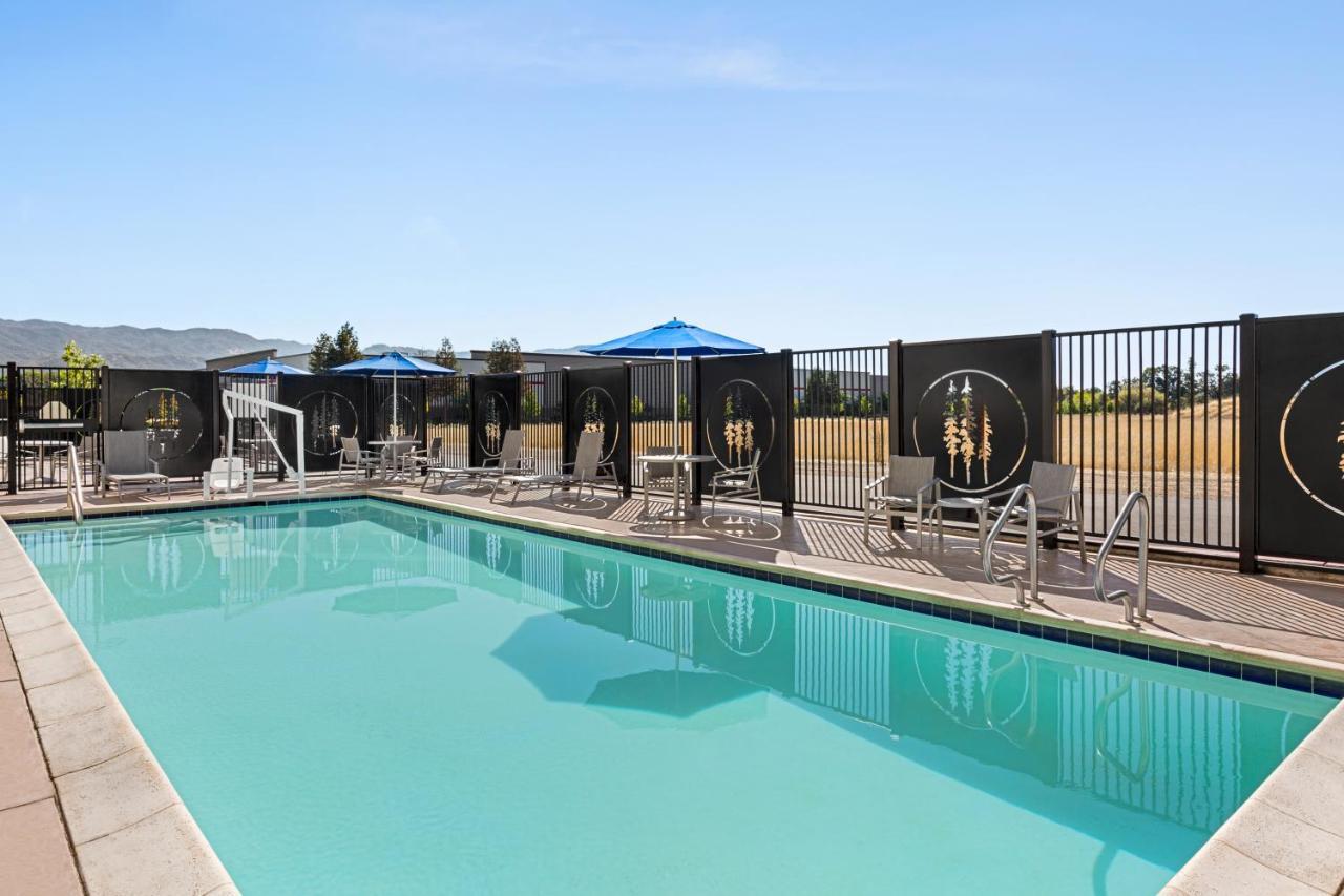 Holiday Inn Express & Suites - Ukiah By Ihg ภายนอก รูปภาพ