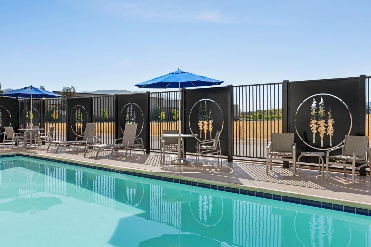 Holiday Inn Express & Suites - Ukiah By Ihg ภายนอก รูปภาพ